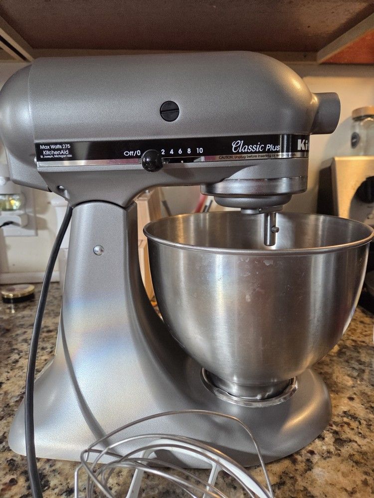 KitchenAid Classic Plus Mixer with Attachments 2