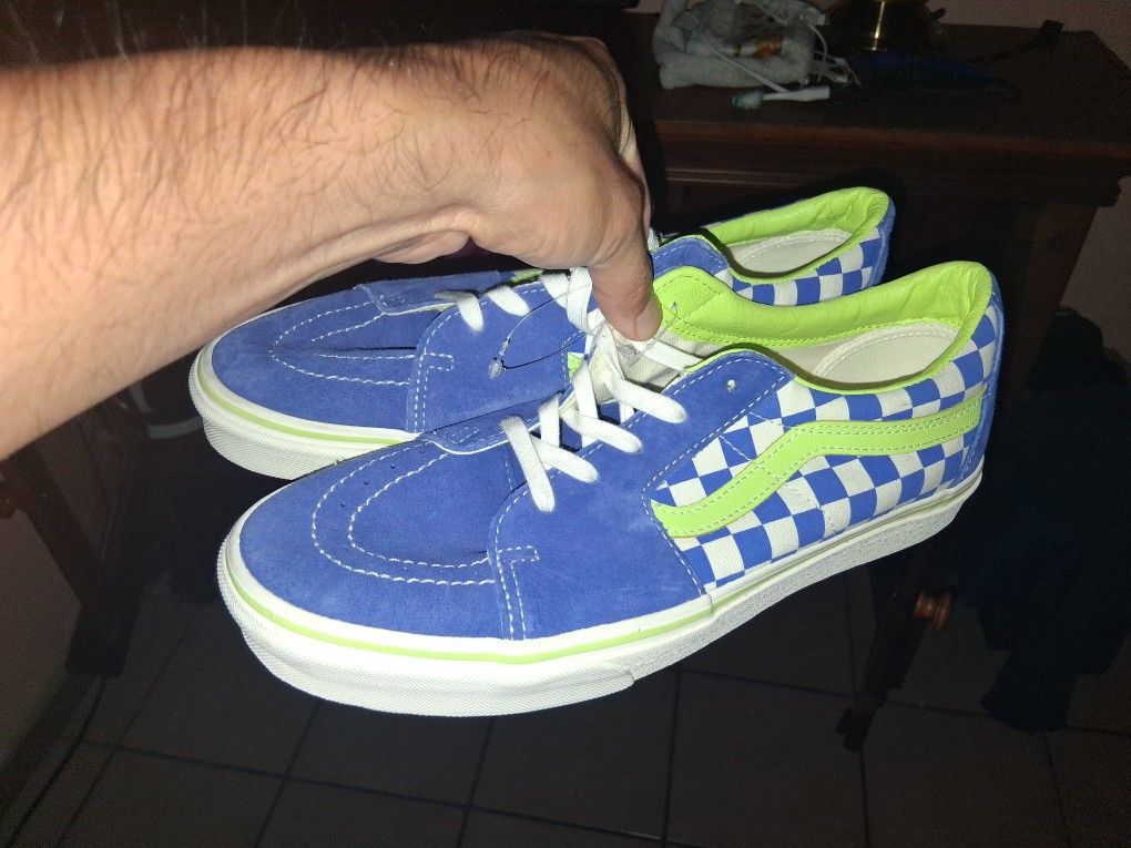 vans size 10.5 shoes 50 dollar each cada una