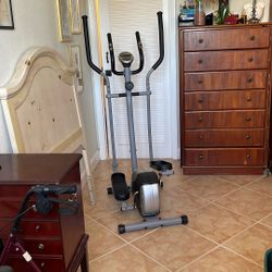 Elliptical Exercise Machine – Smooth & Compact