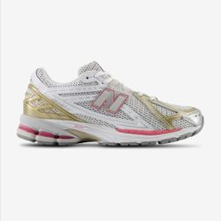 New balances- Gold and white - Women’s 8.5