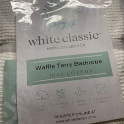 White Classic Hotel Collection Plush White Robe XL