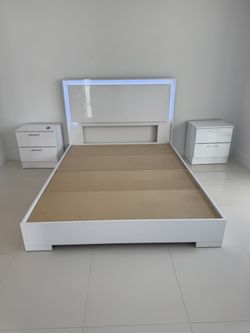 Brand New Queen Bed with 2 Nightstands / Camas Queen con 2 Mesas de Noche Nuevo a Estrenar … Fast Deliver y 🚚
