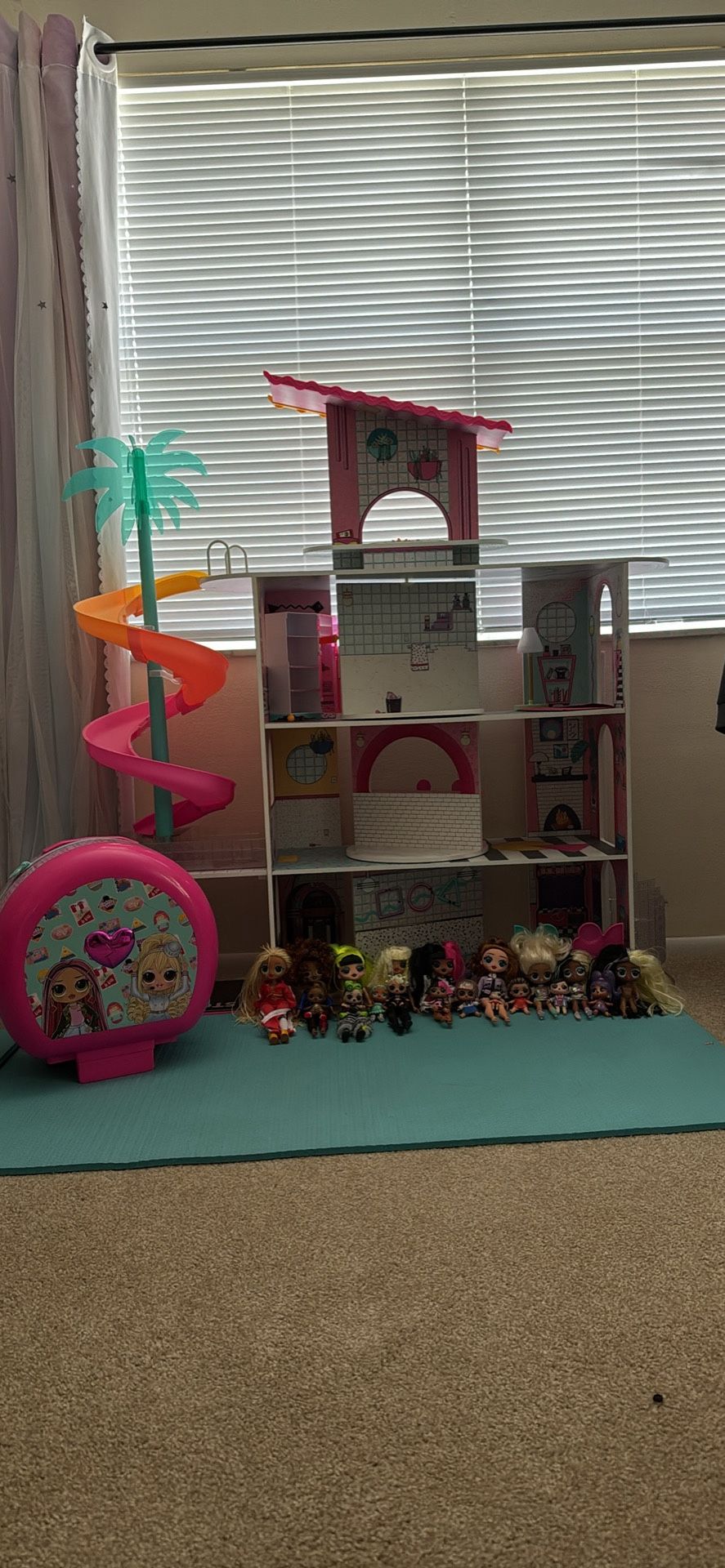 Lol House, Dolls And Suitcase