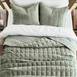 Queen Size Comforter Set, Velvet Quilt Set