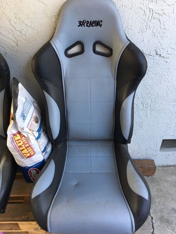 A pair of 3A racing seats 50$