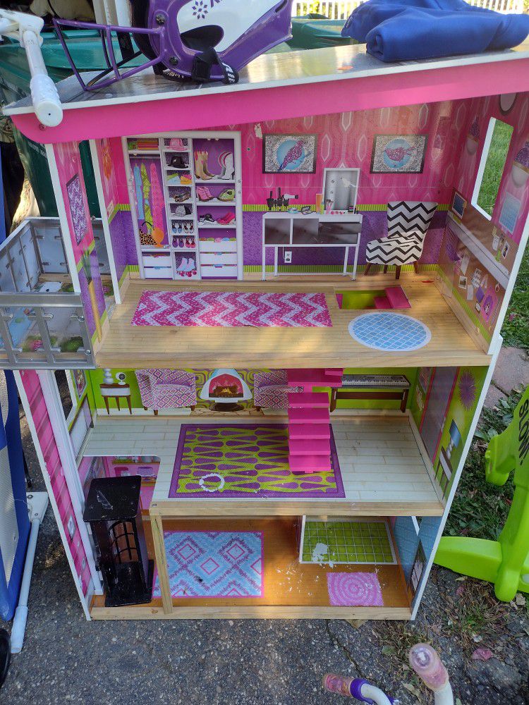 Kidcraft Doll House