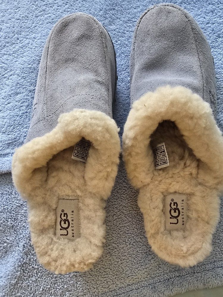 UGGS Clogs