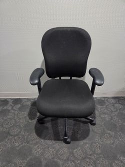 OFFICE CHAIRS (ADJUSTABLE ARM REST AND SEAT)