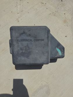 99 - 06 Chevy Silverado Fuse Box Cover