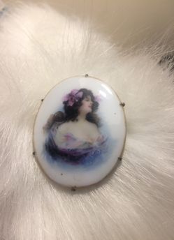 Vintage pretty brooch