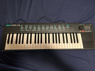 Yamaha PSR-75 Keyboard – Fully Functional, Minor Cosmetic Flaw with power cord