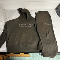 Essentials Off Black Set 
