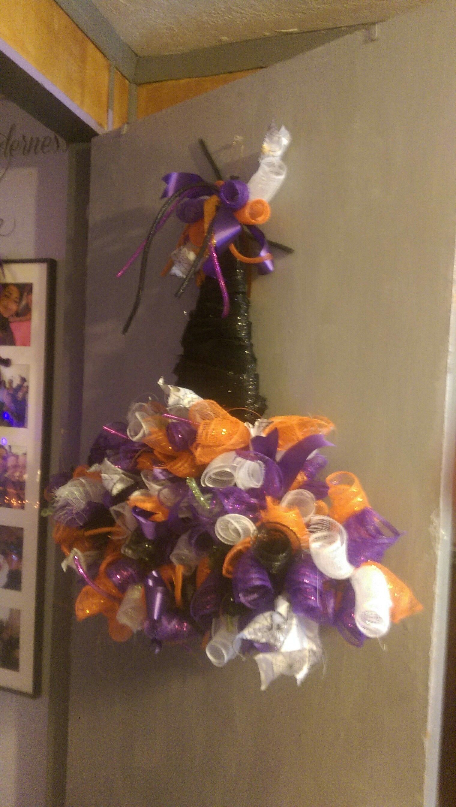 Which hat wreath or decor hallowern