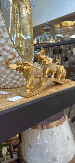 Gold elephant trio figurine  12w