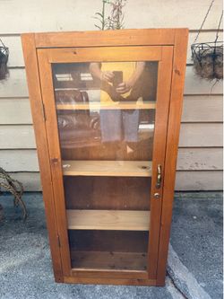 Free glass cabinet