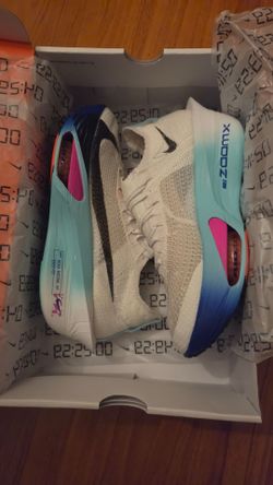 Brand new Nike Alphafly 3 W/11    M/9.5