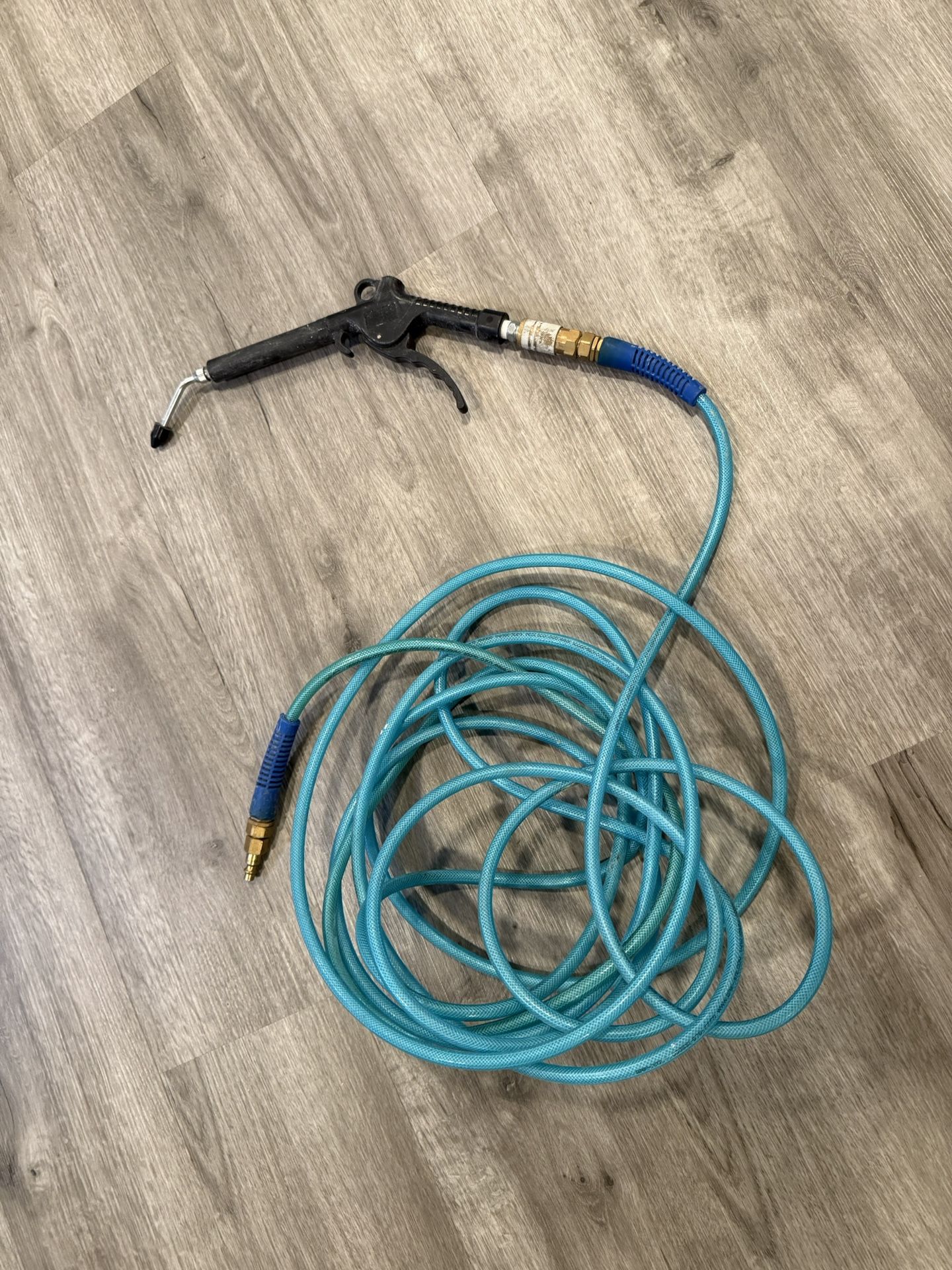 25-Foot Grip-Tight Air Hose – 200 PSI + Spray Nozzle
