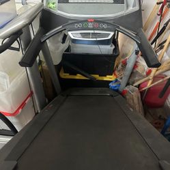 Pro-Form Premier 1300 Treadmill - Excellent Condition