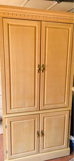 Light oak/ honey pine-vintage armoire-sturdy-beautiful finish-handyman special