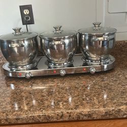 3 Burner Cooktop with Pots