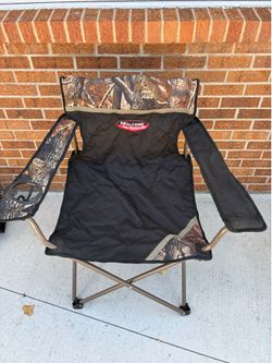 Two folding chairs with cupholders