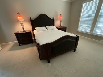 Broyhill 4 pc Queen Size Bedroom Set
