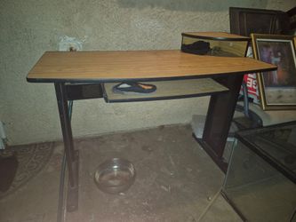 Computer Desk with Keyboard Tray