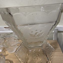 H AZEL-ATLAS Eagle Americana Pressed Glass Punch Bowl Set With 13 Cups