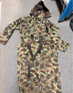 AVIS hunting/fishing weather gear Large Jacket XL pants