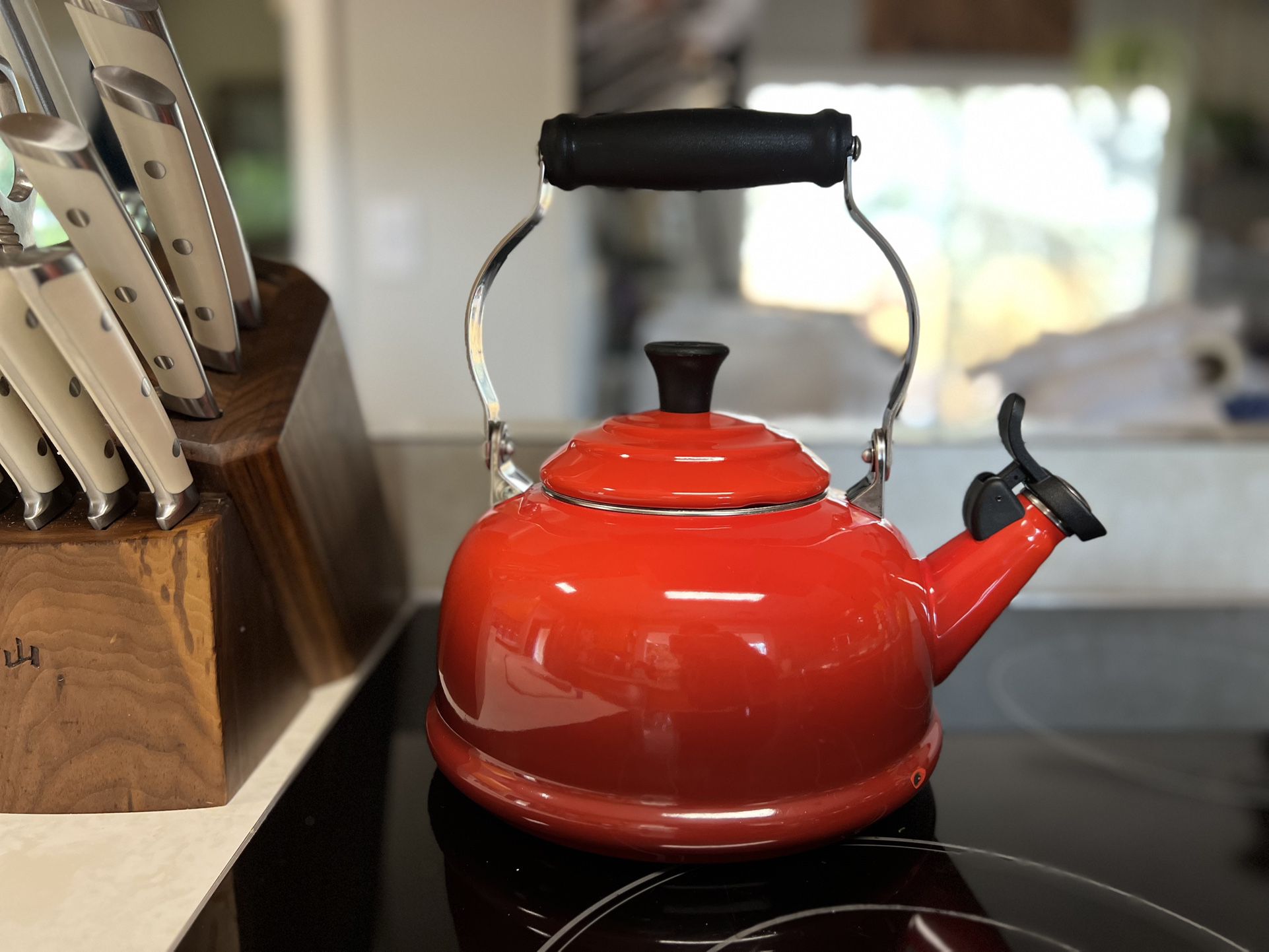 Le Creuset Classic Whistling Kettle, Cerise (Red) for Sale in Everett, WA -  OfferUp