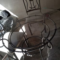Round glass table & 4 chairs