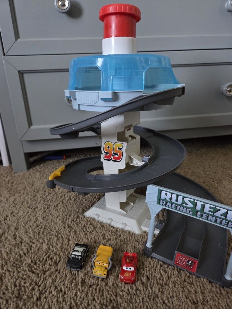 Disney Pixar Cars Mini Racers Rust-Eze Spinning Raceway Playset