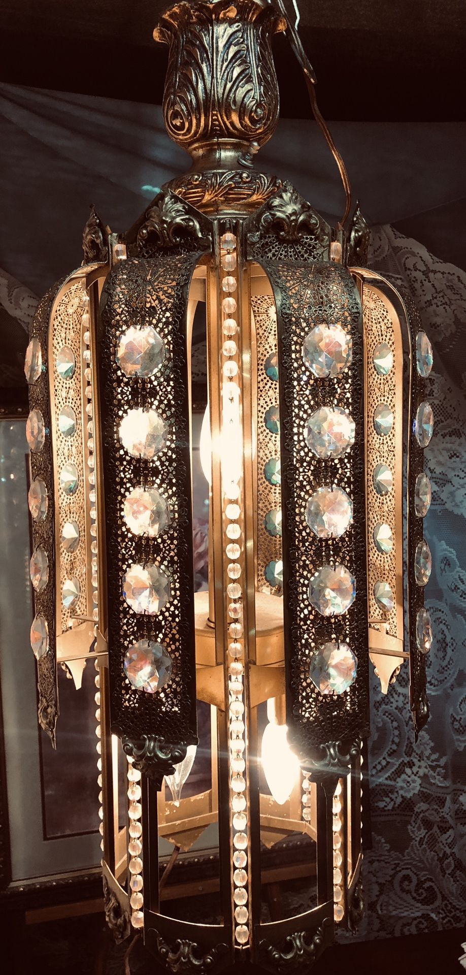 Vintage Ornate Hollywood Regency Arora Borealis Lamp.