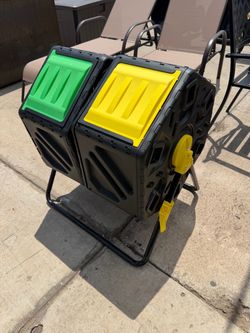Outdoor composter-dual-chamber outdoor tumbling composter