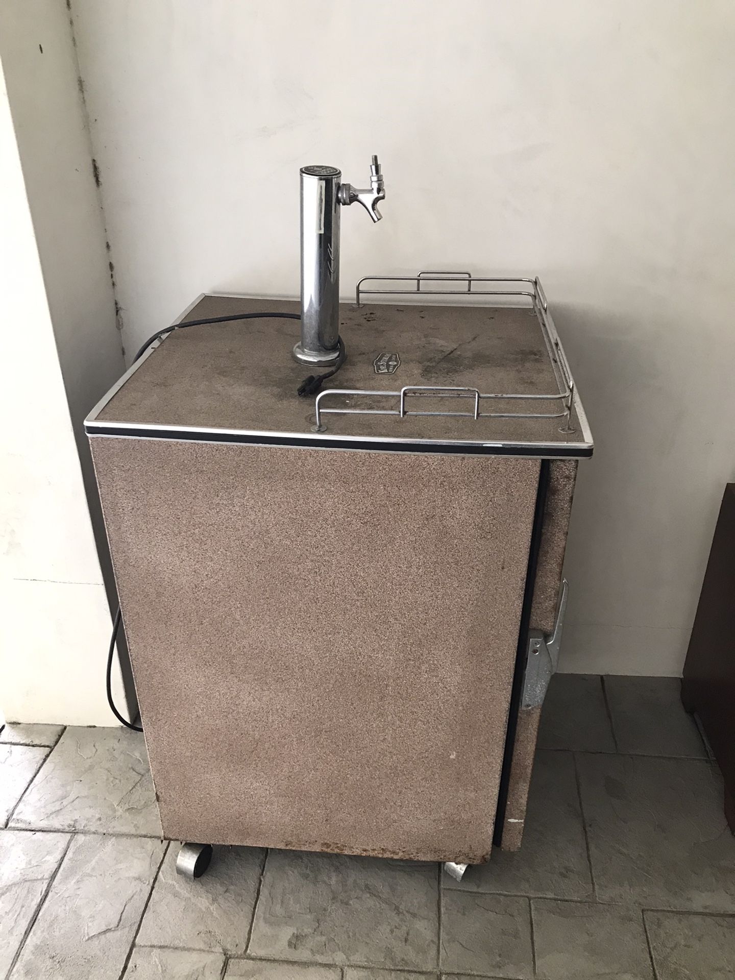 Vintage Kegerator for Sale in Los Angeles, CA OfferUp