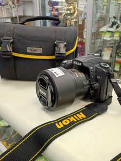 Nikon D90 DSLR Camera with Lens and Bag