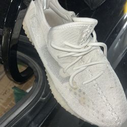 Yeezy Boost 350 V2