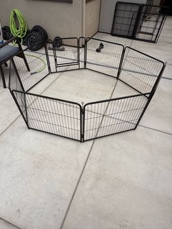 8 panel Dog/Pet gate with door.