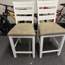 2 Counter stools