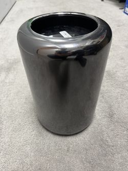 MAC Pro Ivy Bridge 6,1 12 Core  500 Gb Hd. 64 G 