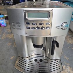  De'Longhi Magnifica  espresso Machine 