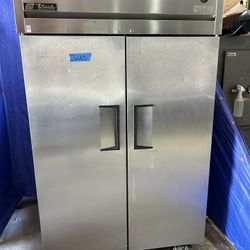 Commercial True Refrigerator 