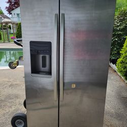 Kenmore Stainless Refrigerator with Icemaker