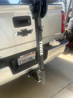 Thule Range Bike Rack, hold up to 4 Bikes and does have lock with it and keys