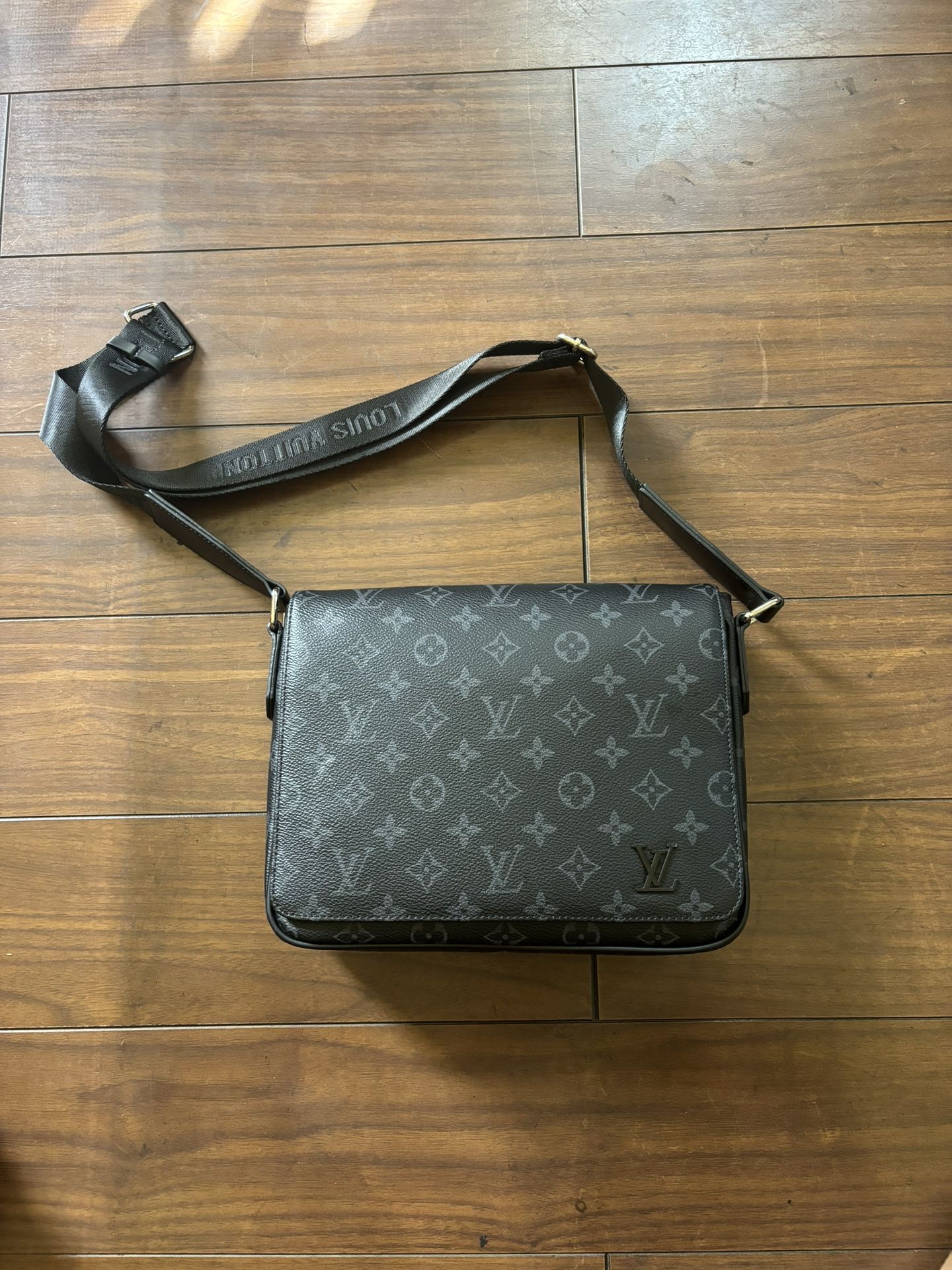 Louis Vuitton Messenger Bag