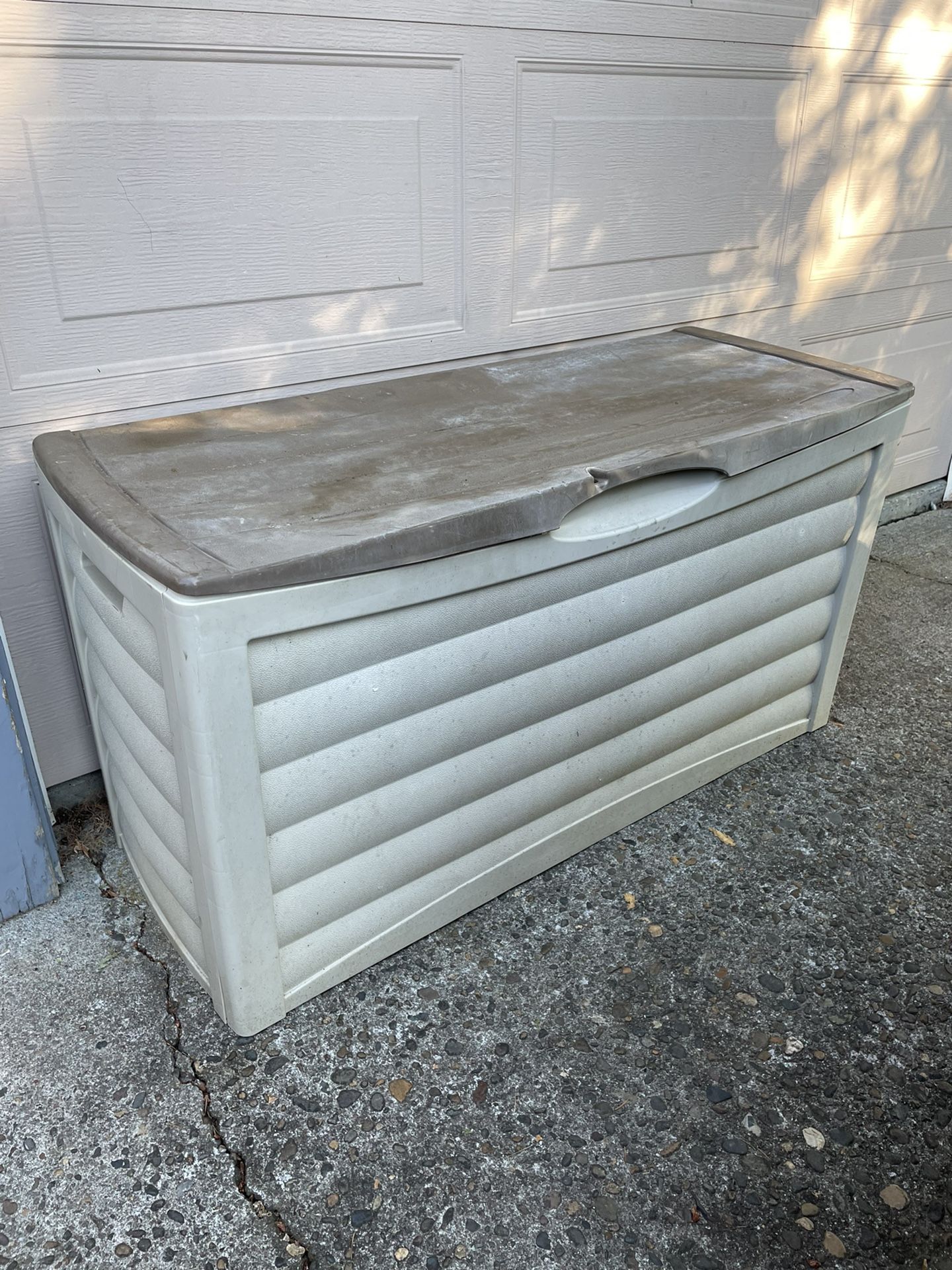 outdoor storage box 
