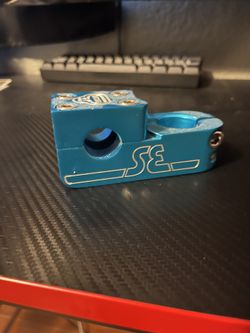 SE Racing bike neck blue