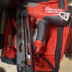 Milwaukee Finish Nailer
