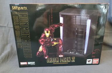 Bandai S.H.Figuarts Iron Man Mark IV 4 & LED Hall of Armor  Set