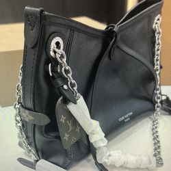 Lv carryall black locomotive bag